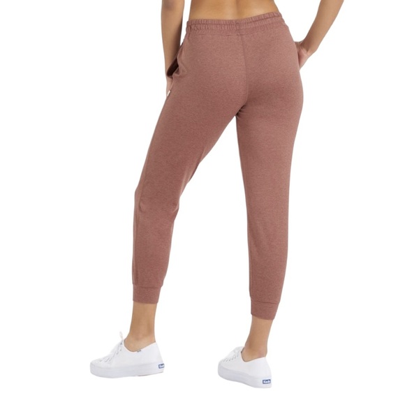 VUORI Performance Jogger in Marsala - Picture 3 of 11